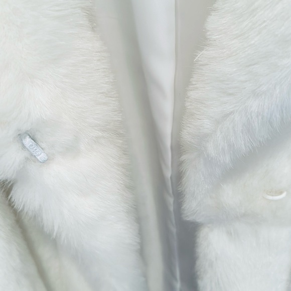 π€β€οΈ GORGEOUS 3/4 LENGTH WHITE LINED SOFT FUR COAT SIZE MEDIUM π€β€οΈ - Picture 15 of 15